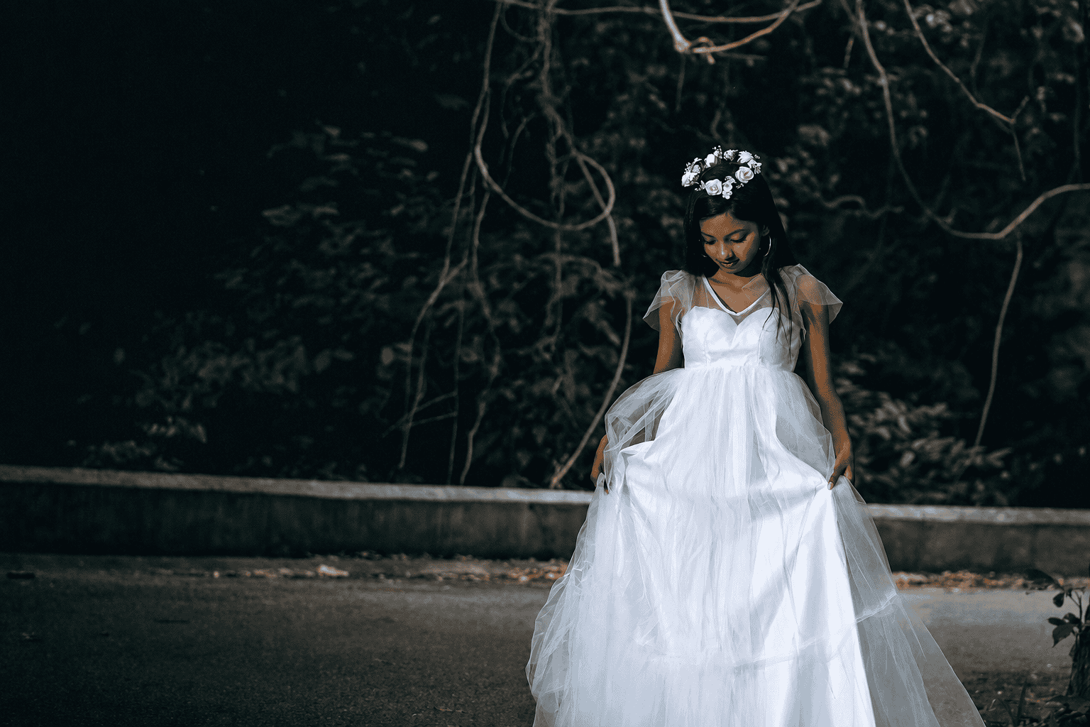 Dream in White — frame 02