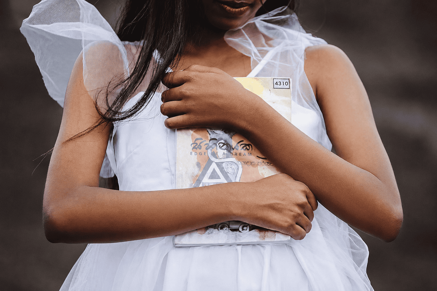Dream in White — frame 14
