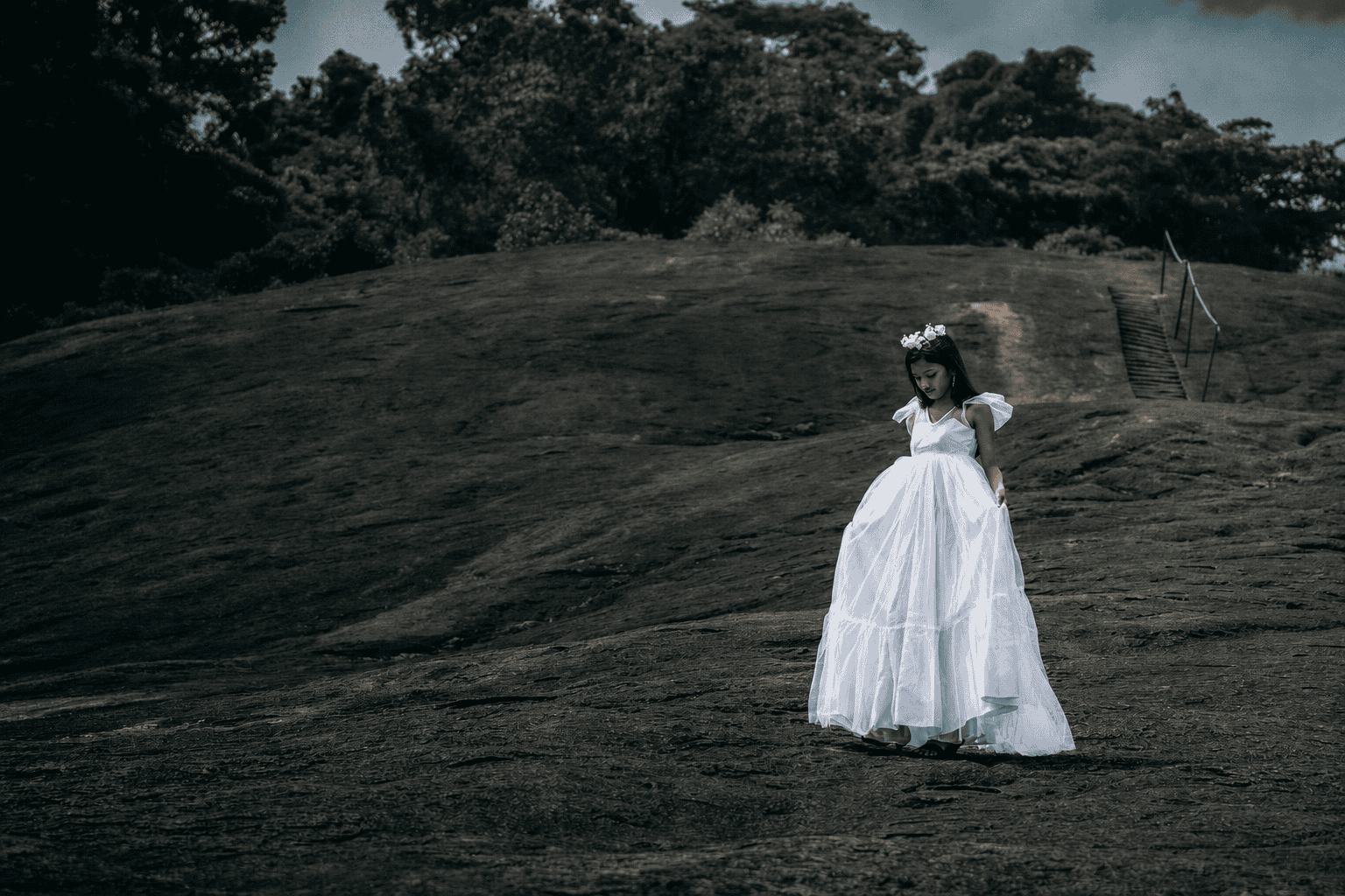 Dream in White — frame 04